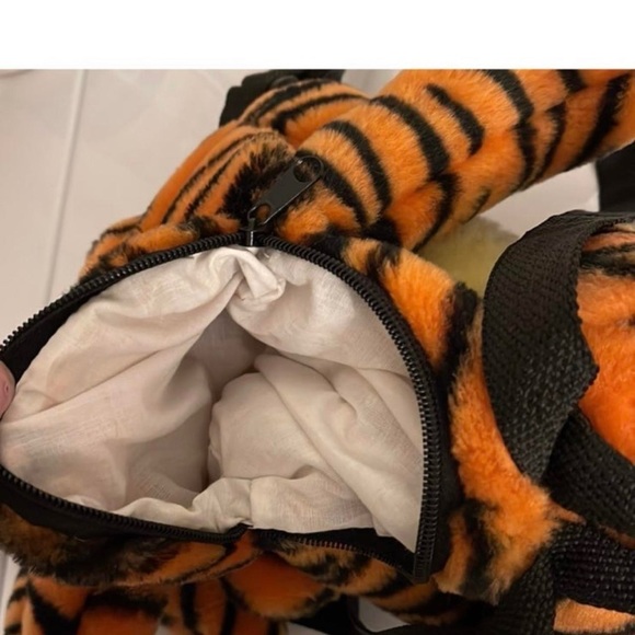 Tigger Backpack - Picture 3 of 9